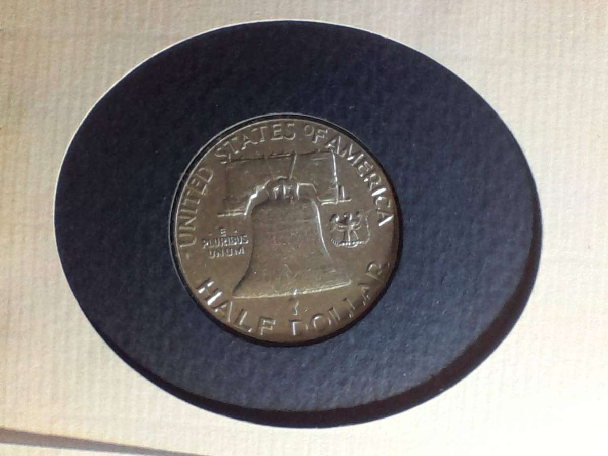 USA FRANKLIN 1961 90% SILVER HALF DOLLAR - COULD BE UNCIRCULATED, MOUNTED IN A 2004 FDC.