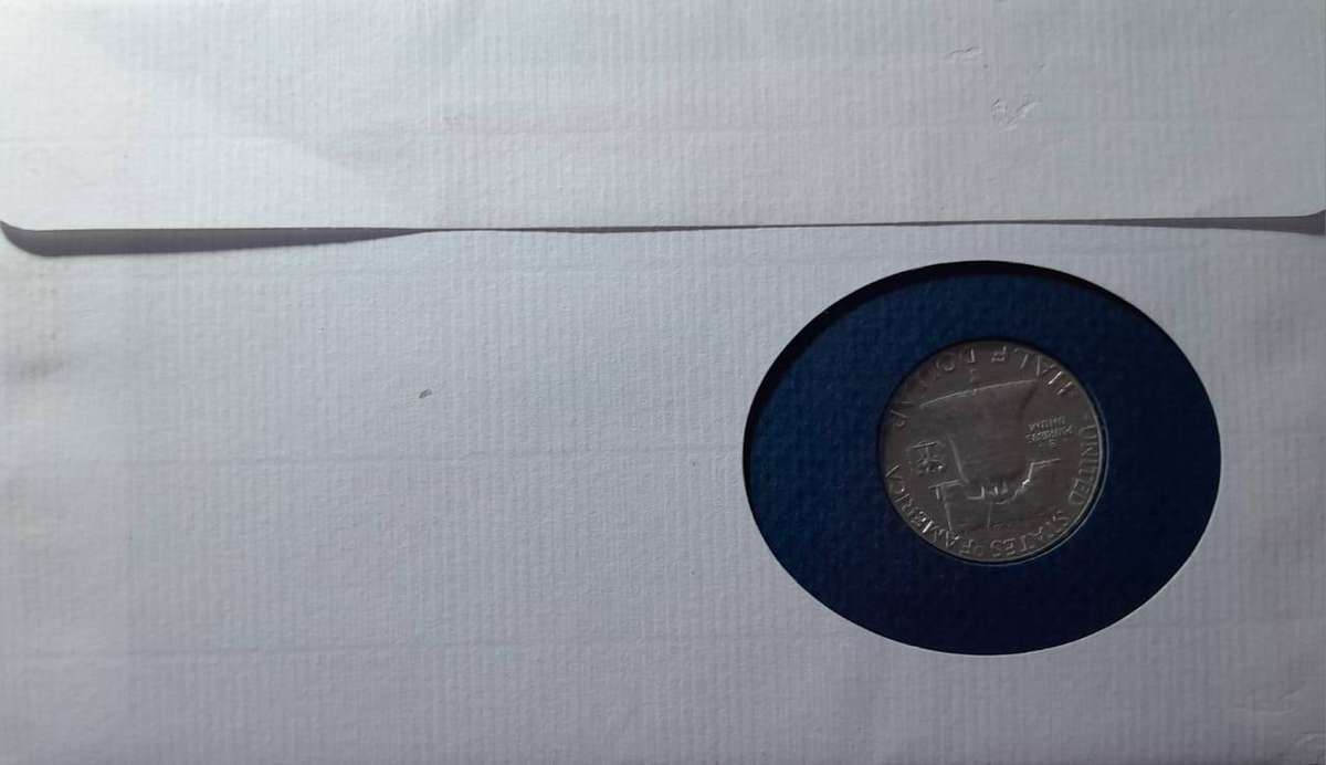 USA FRANKLIN 1961 90% SILVER HALF DOLLAR - COULD BE UNCIRCULATED, MOUNTED IN A 2004 FDC.