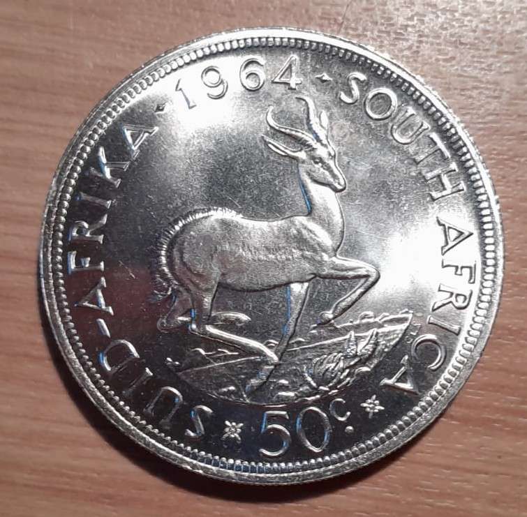 1964 50% SILVER 50 Cent ABOUT UNC CROWN, AS PER PICTURES, IN CAPSULE.