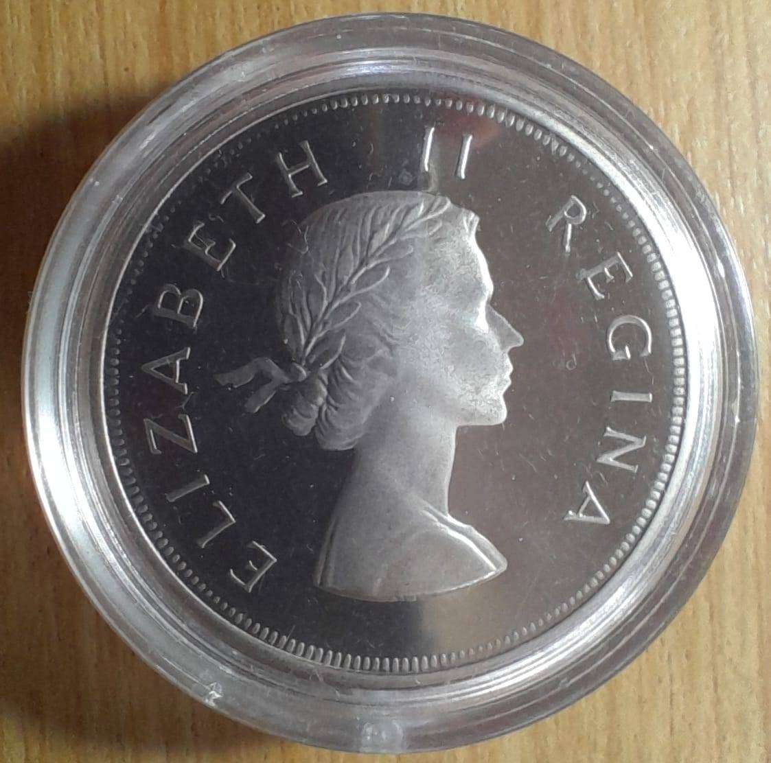 1947 - 1995 QUEEN ELIZABETH II PROOF SILVER MEDALLION COMMEMORATING HER 1995 VISIT to RSA. SA MINT.