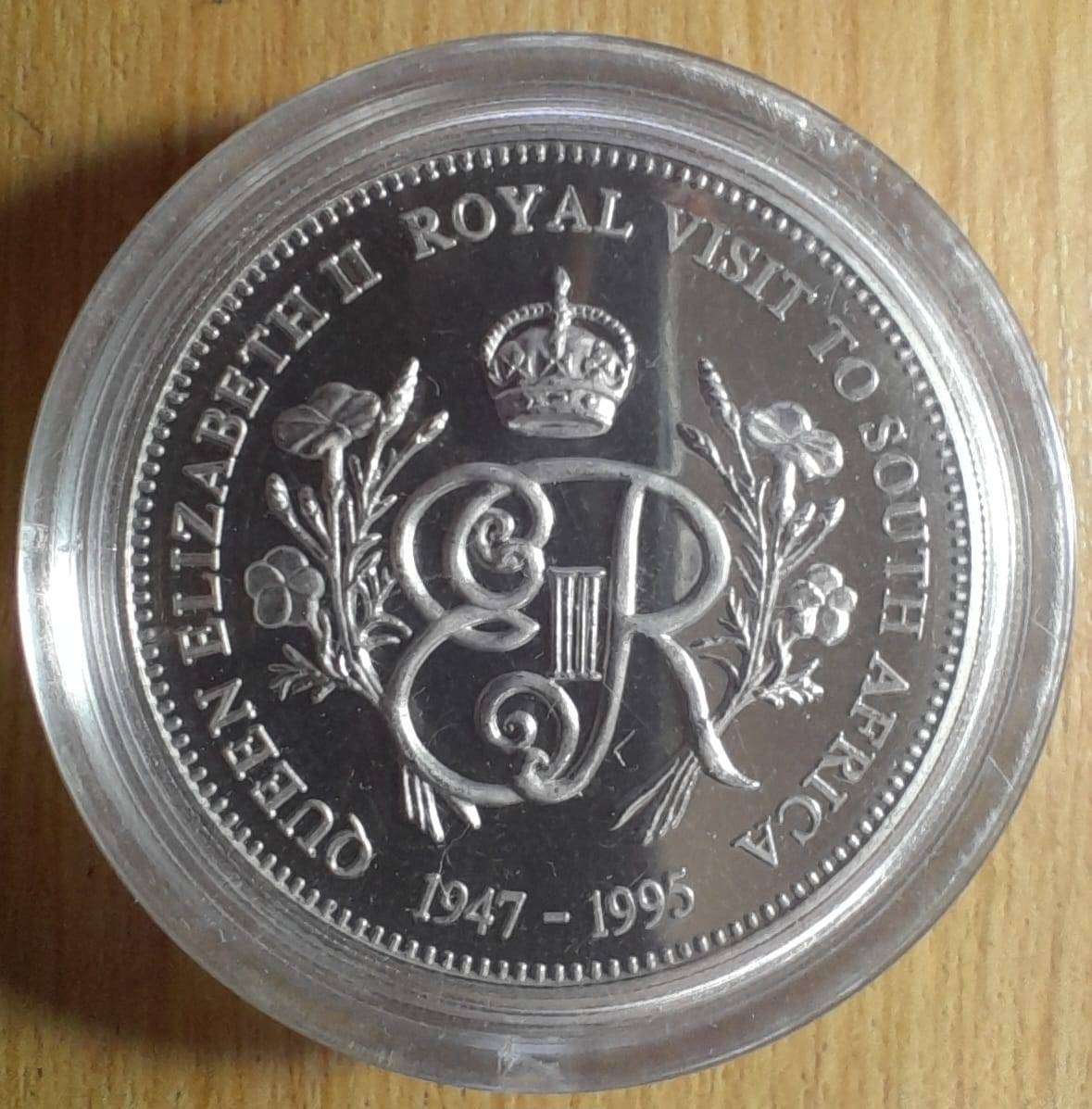 1947 - 1995 QUEEN ELIZABETH II PROOF SILVER MEDALLION COMMEMORATING HER 1995 VISIT to RSA. SA MINT.