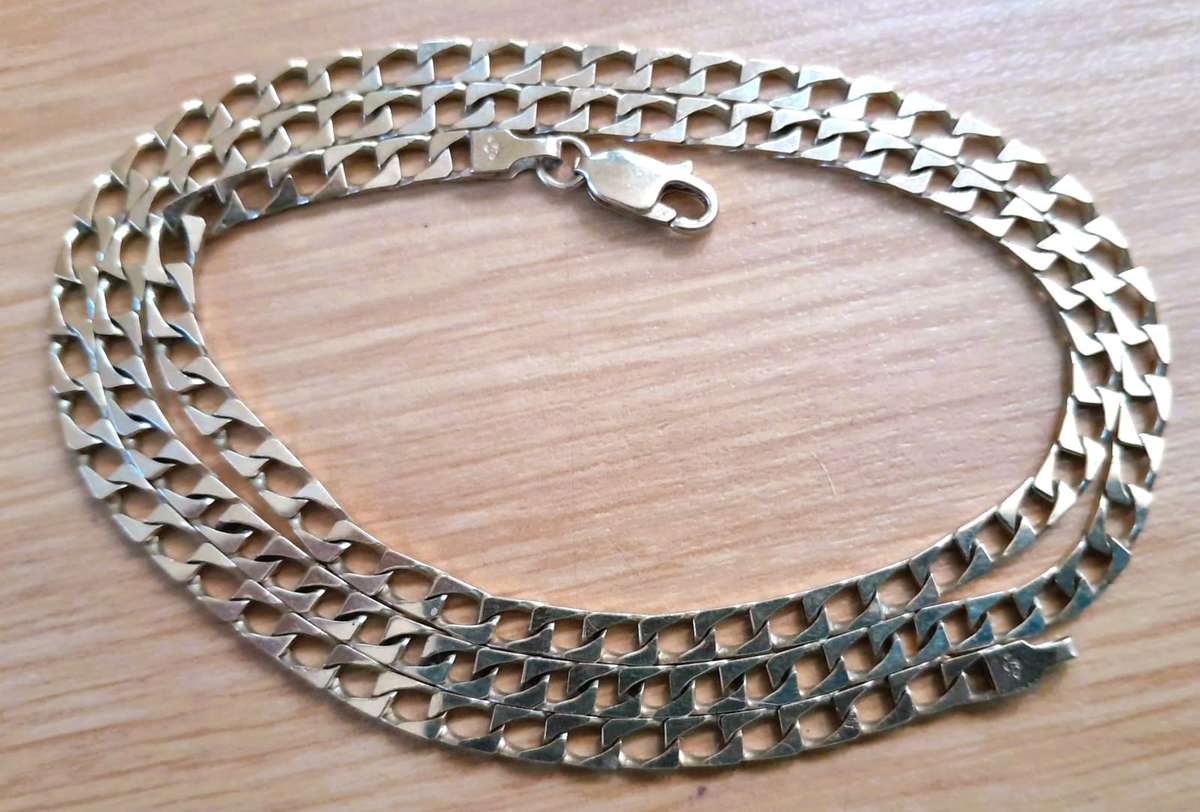 9ct. Gold Chain 550mm long & 4mm wide, weight 14,3 gms (Half an Ounce), second hand but like new.
