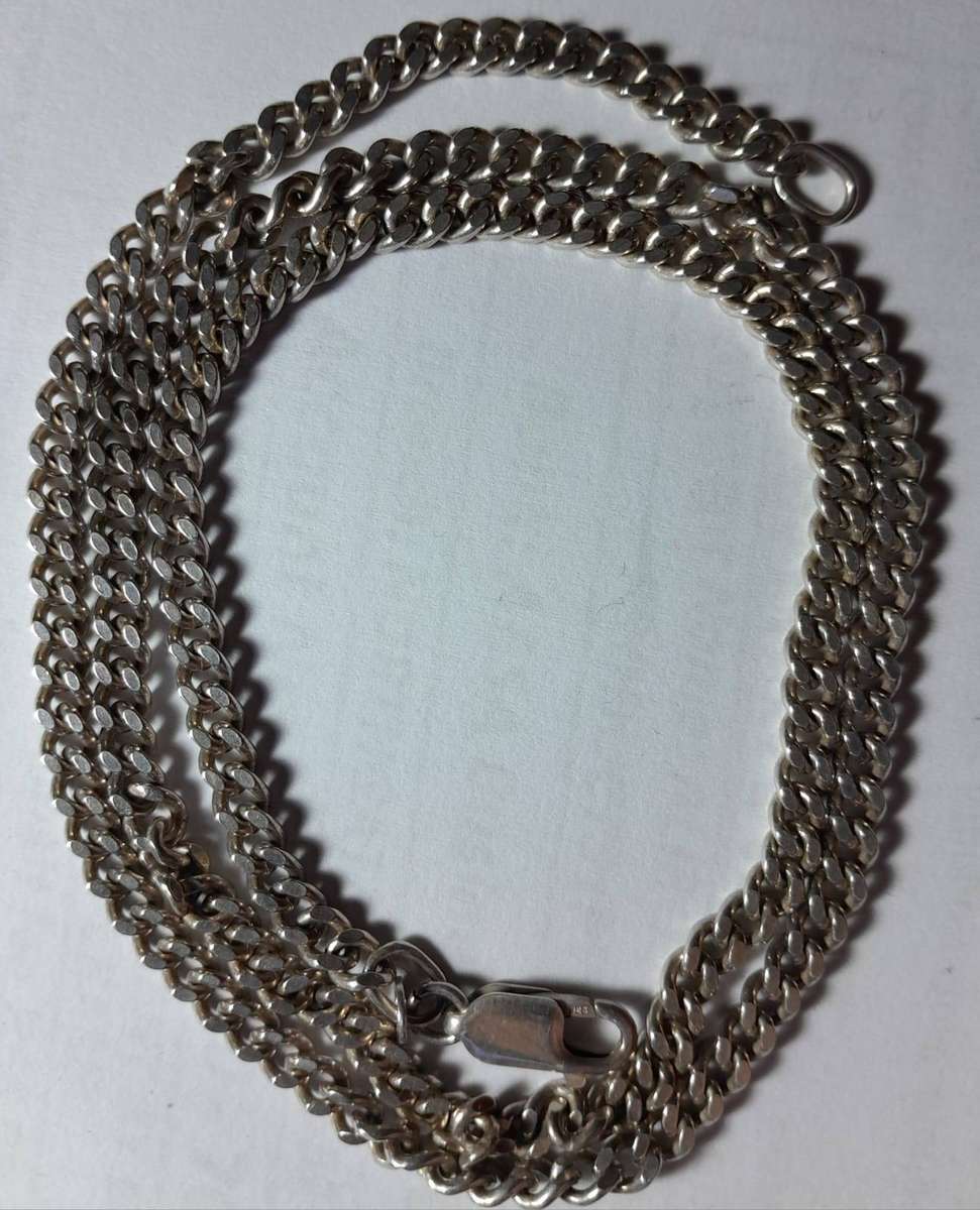 SECONDHAND STERLING SILVER CHAIN 57cm LONG, WEIGHT 25,4 GRAMS. SPOT SILVER VALUE R1060,00.