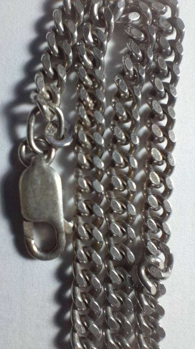 SECONDHAND STERLING SILVER CHAIN 57cm LONG, WEIGHT 25,4 GRAMS. SPOT SILVER VALUE R1060,00.