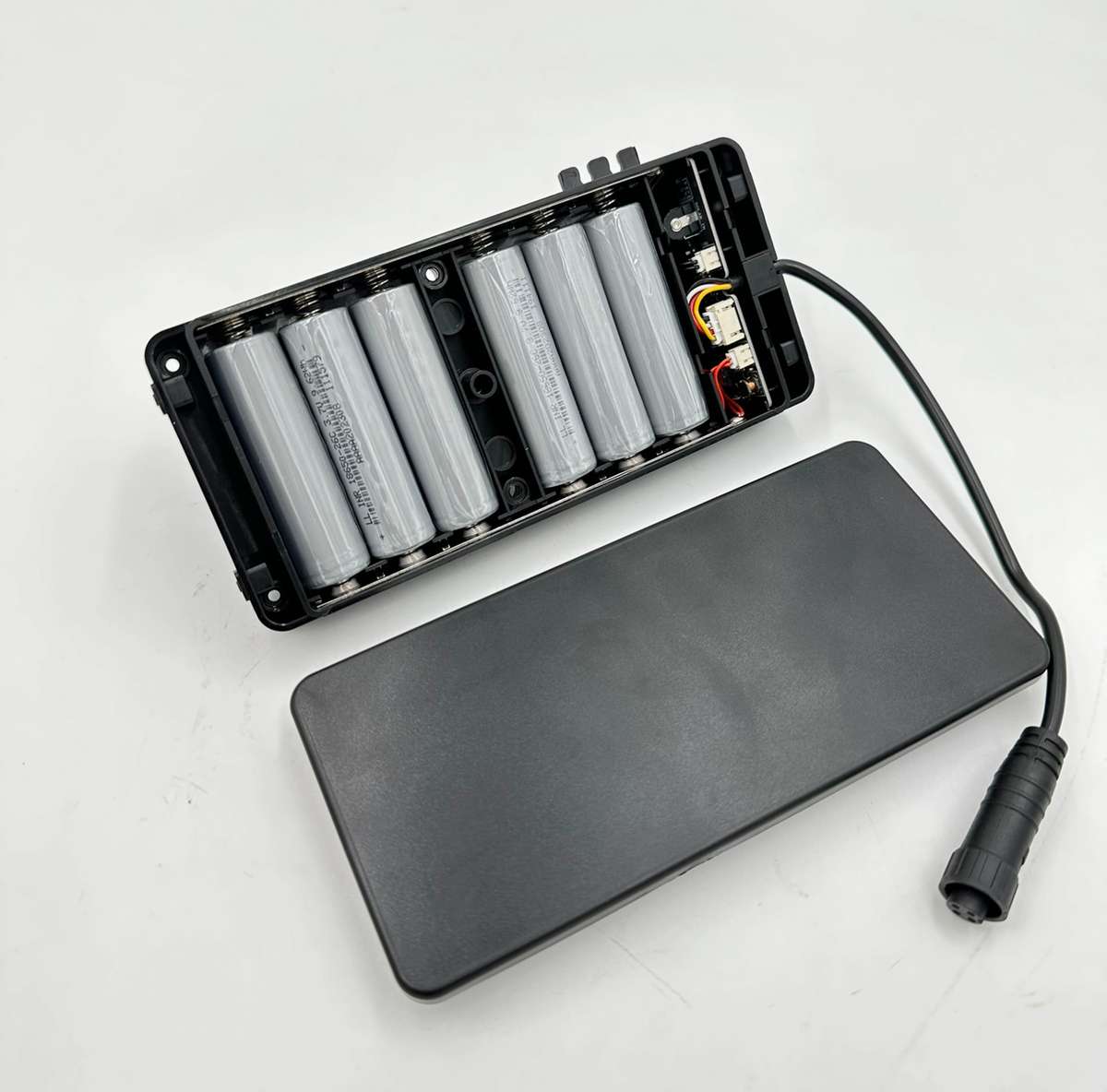 Off Grid 4G/5G Sim Operated White Heavy Duty Solar Security Camera(white)