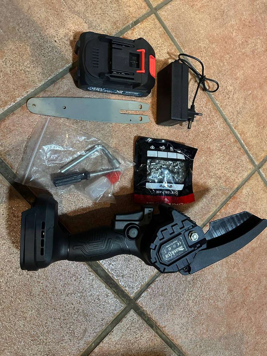 21V Cordless Handheld Chain Saw With 1 Lithium Battery Pack