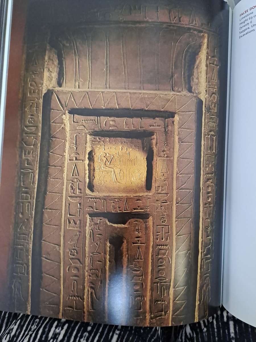 HIDDEN TREASURES OF ANCIENT EGYPT. By Z Hawass  (Signed)