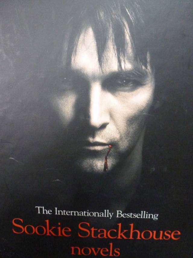 CHARLAINE HARRIS BOXED SET OF 9 BOOKS.