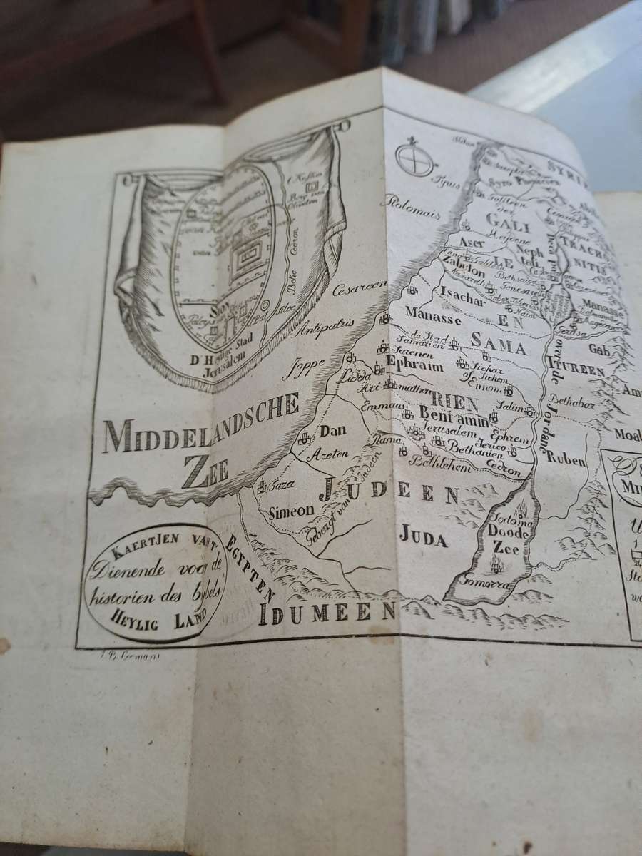 ANTIQUE DUTCH RELIGIOUS BOOK WITH MAP 1742.  (Historie van het oud en nieuw Testament