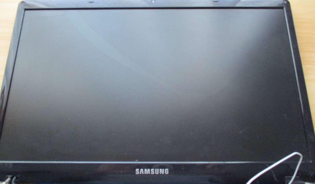 Samsung NP300E5C Laptop (Spares/Repair)