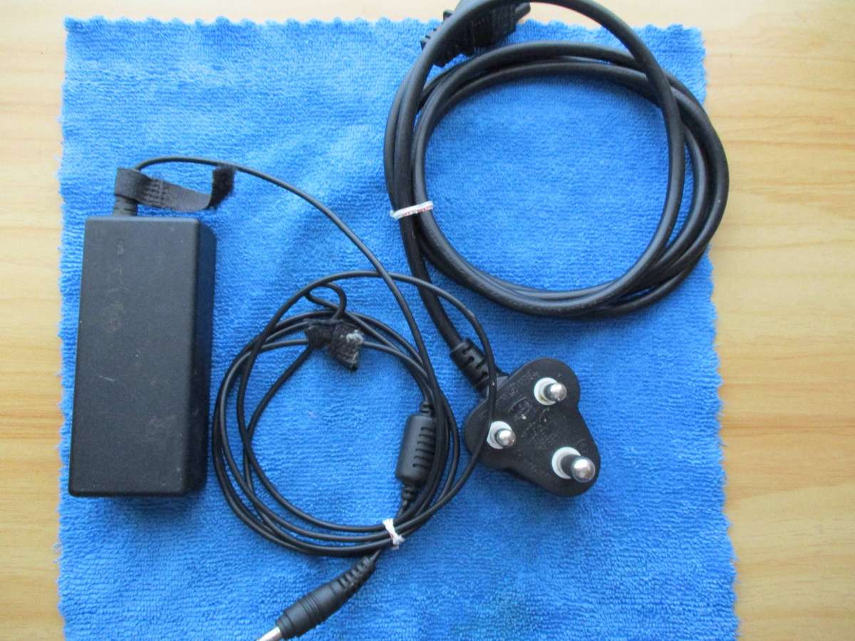 Samsung NP300E5C Laptop (Spares/Repair)