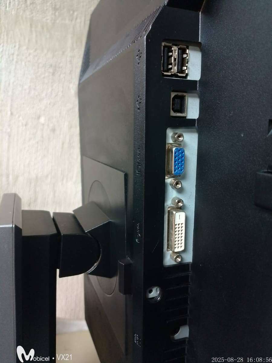 DELL MONITOR 1908WB WITH 4 USB SLOTS