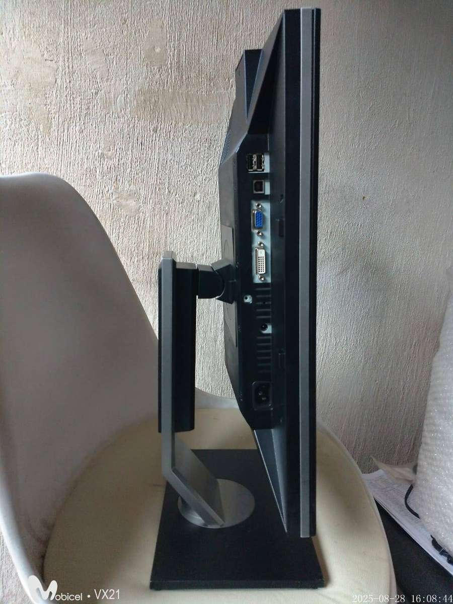 DELL MONITOR 1908WB WITH 4 USB SLOTS