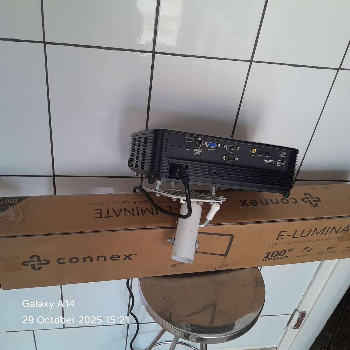HIGH END OPTOMA X400LVe XGA PROJECTOR with massive lamp life