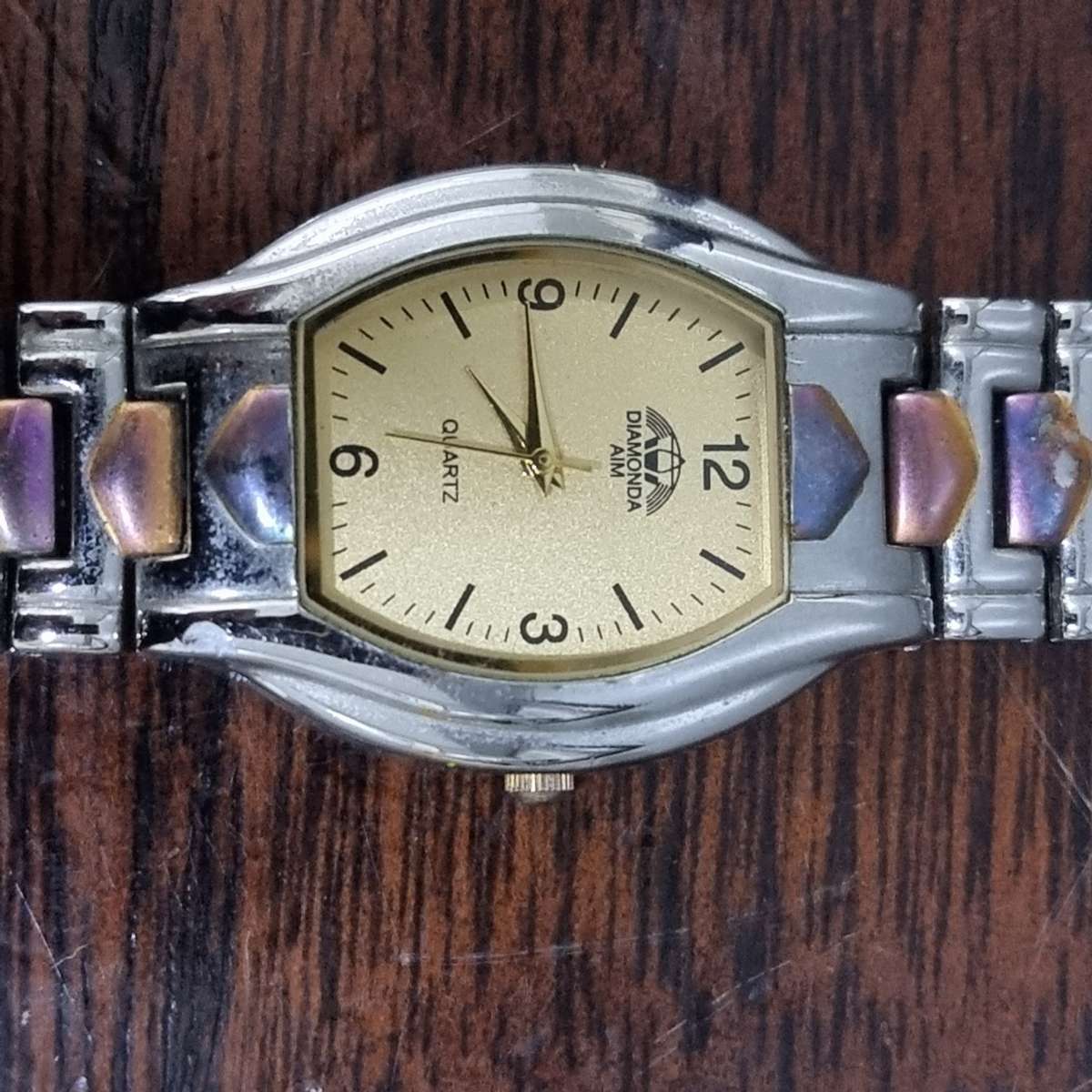 Diamonda Aim Watch with Quarts movement.