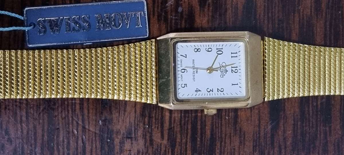 Royalty gold watch new.