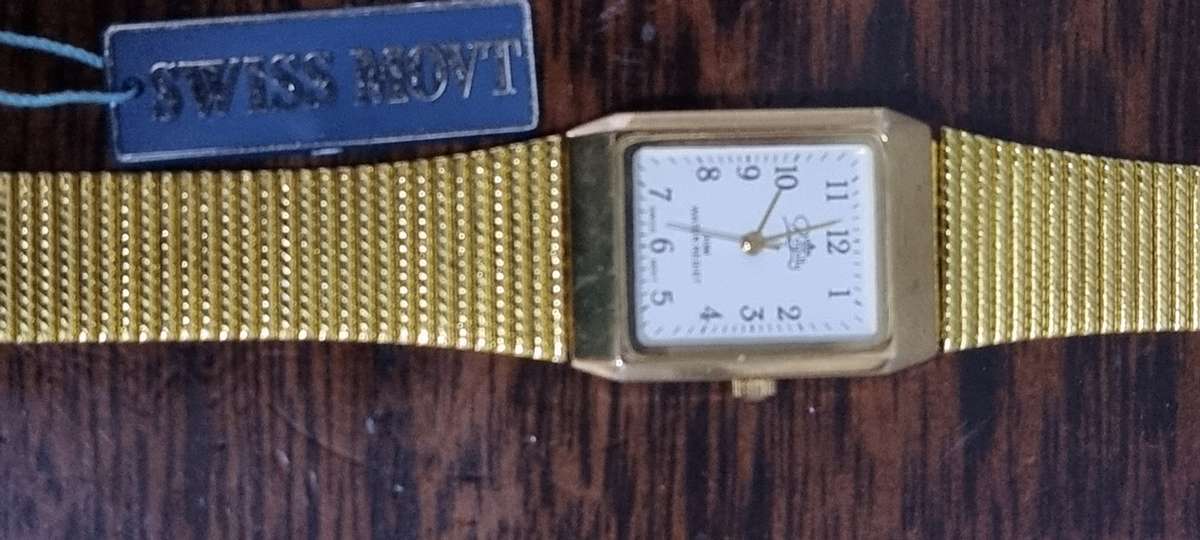 Royalty gold watch new.