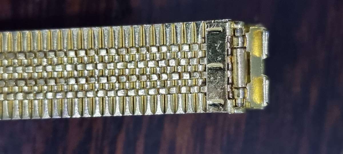 Royalty gold watch new.