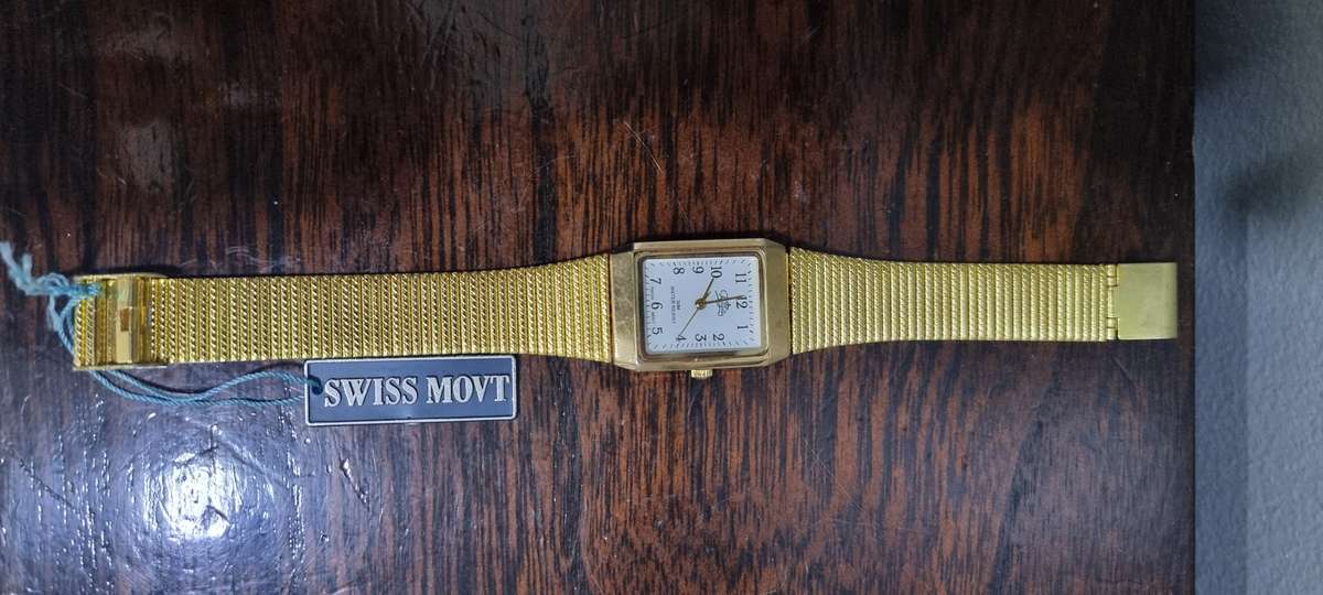 Royalty gold watch new.