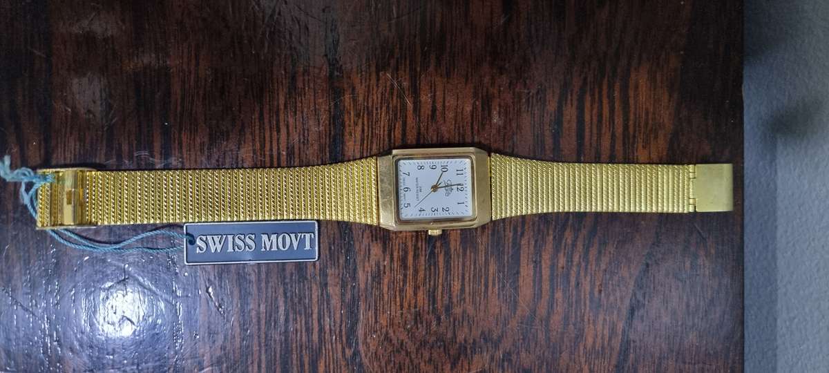Royalty gold watch new.