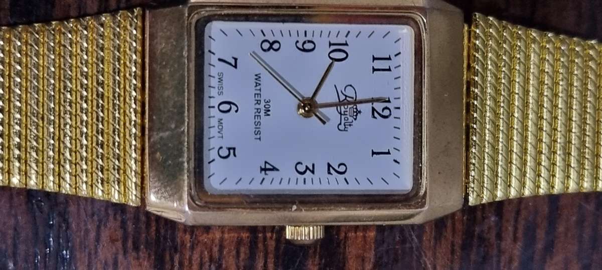 Royalty gold watch new.