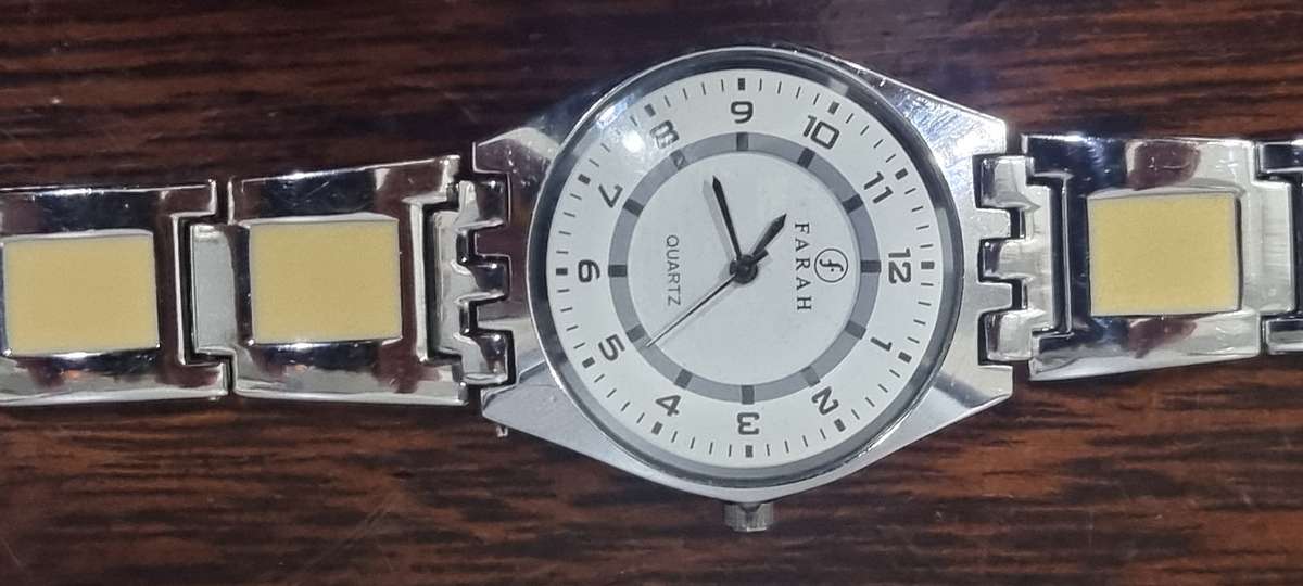 Farah Quartz watch New