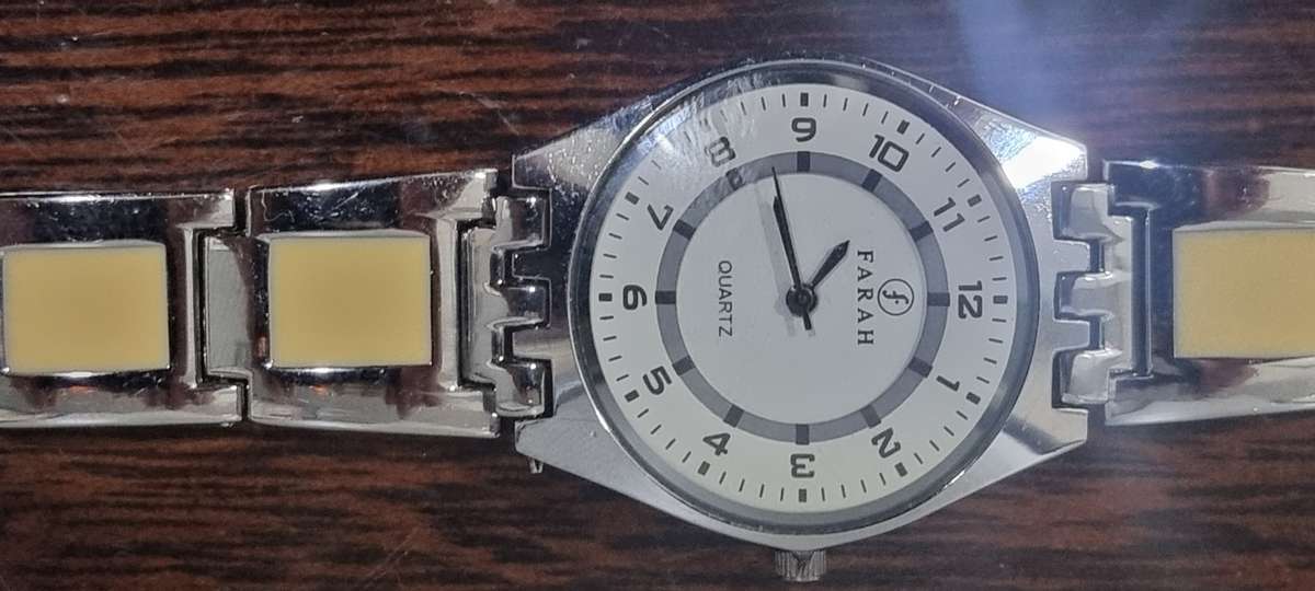 Farah Quartz watch New