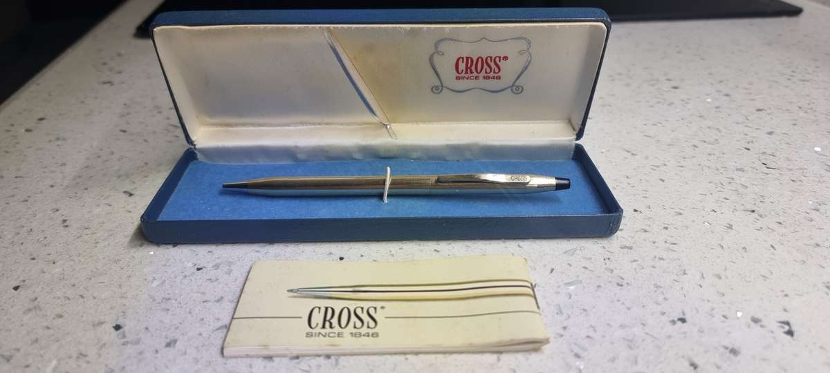 Gold Cross Pen