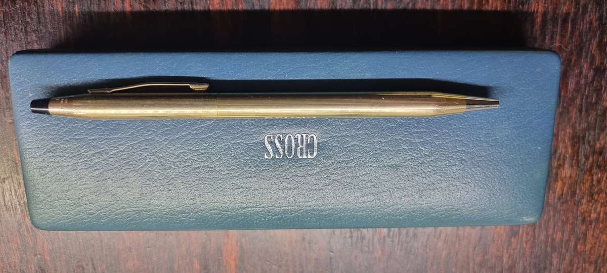 Gold Cross Pen