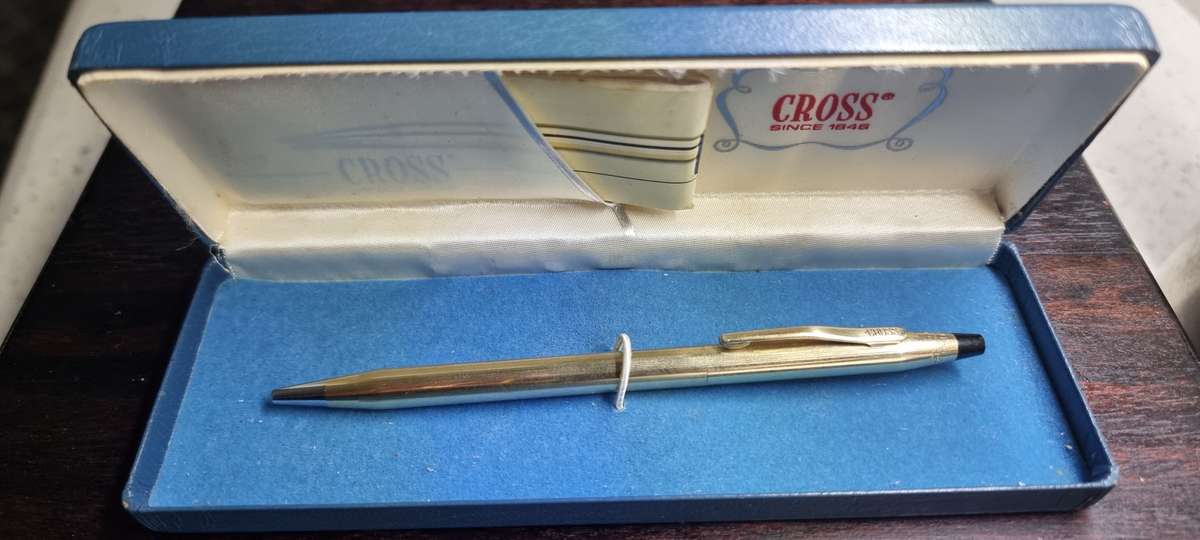 Gold Cross Pen