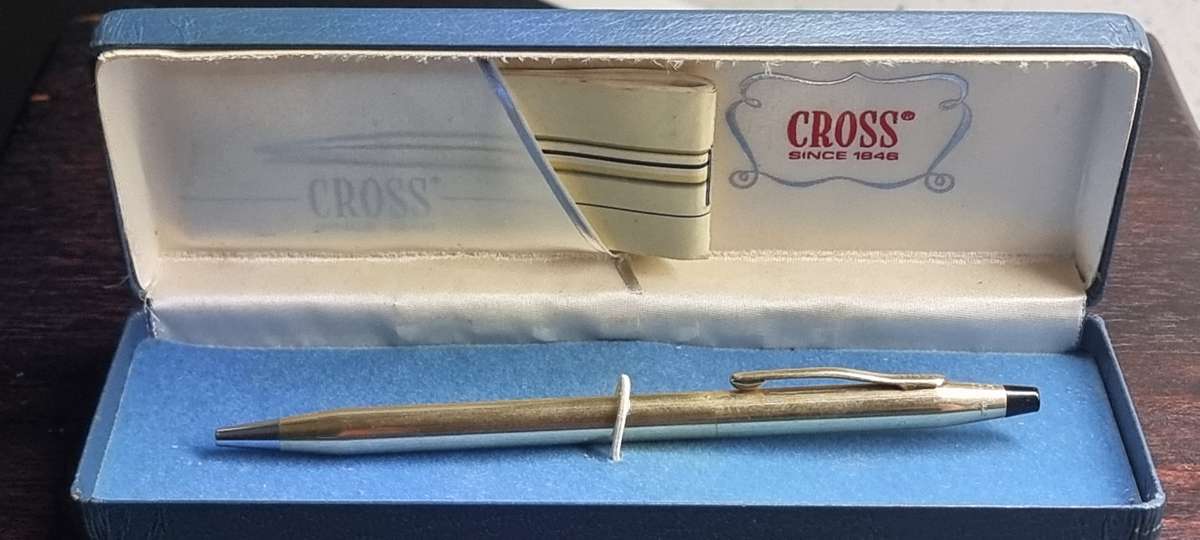 Gold Cross Pen