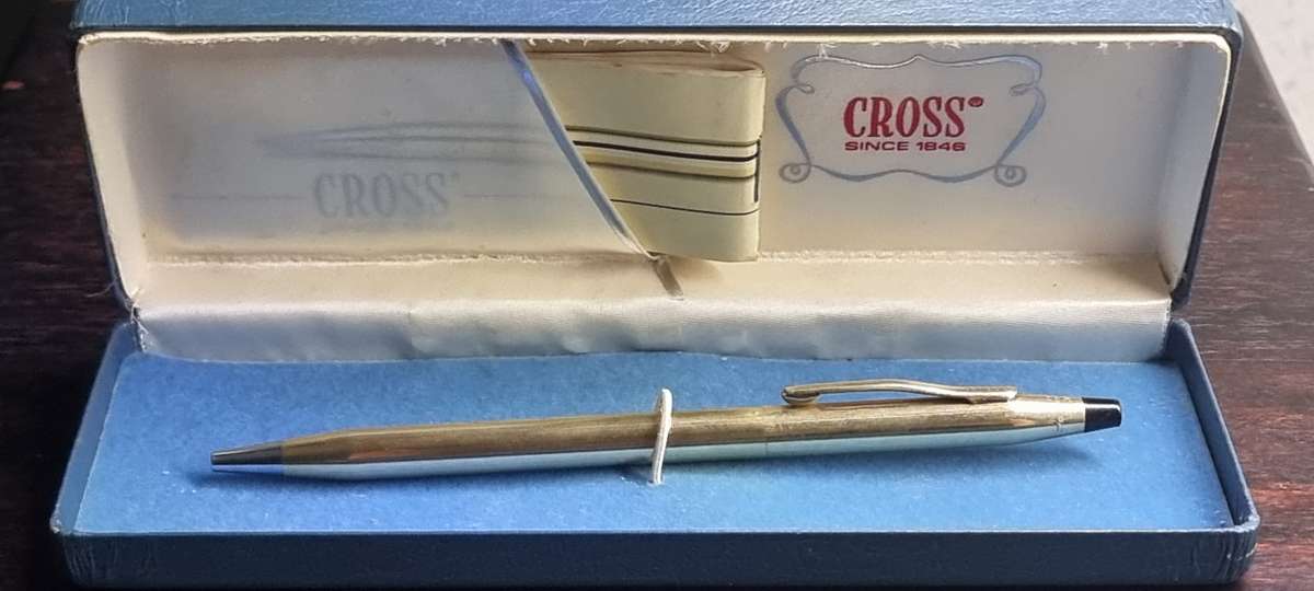 Gold Cross Pen