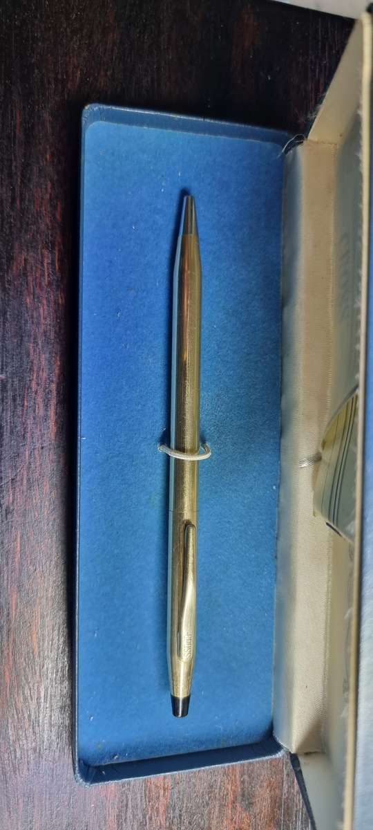 Gold Cross Pen
