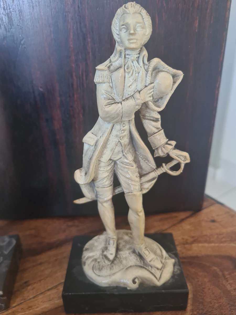 A Pair of Italian Depose Italy Figurines on Carrara Marble