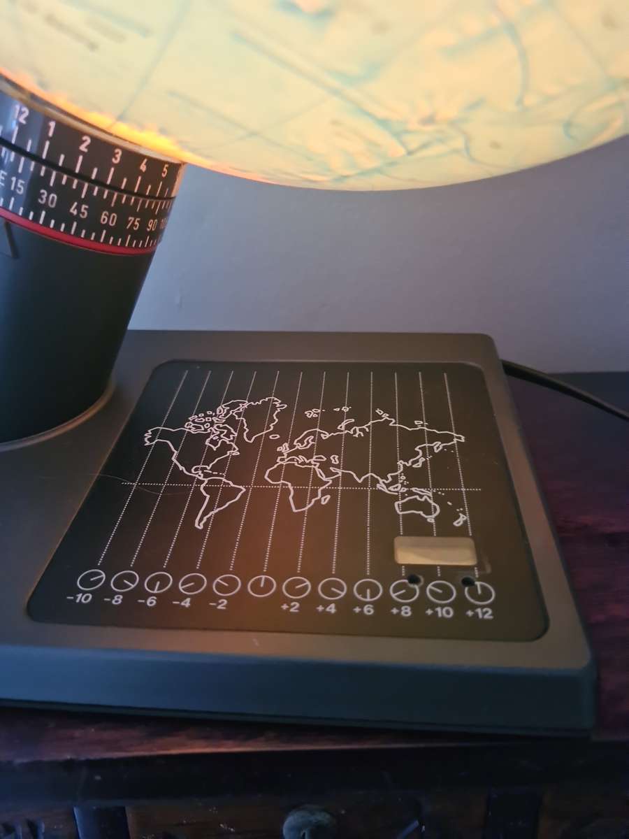 Vintage! Illuminated World Globe