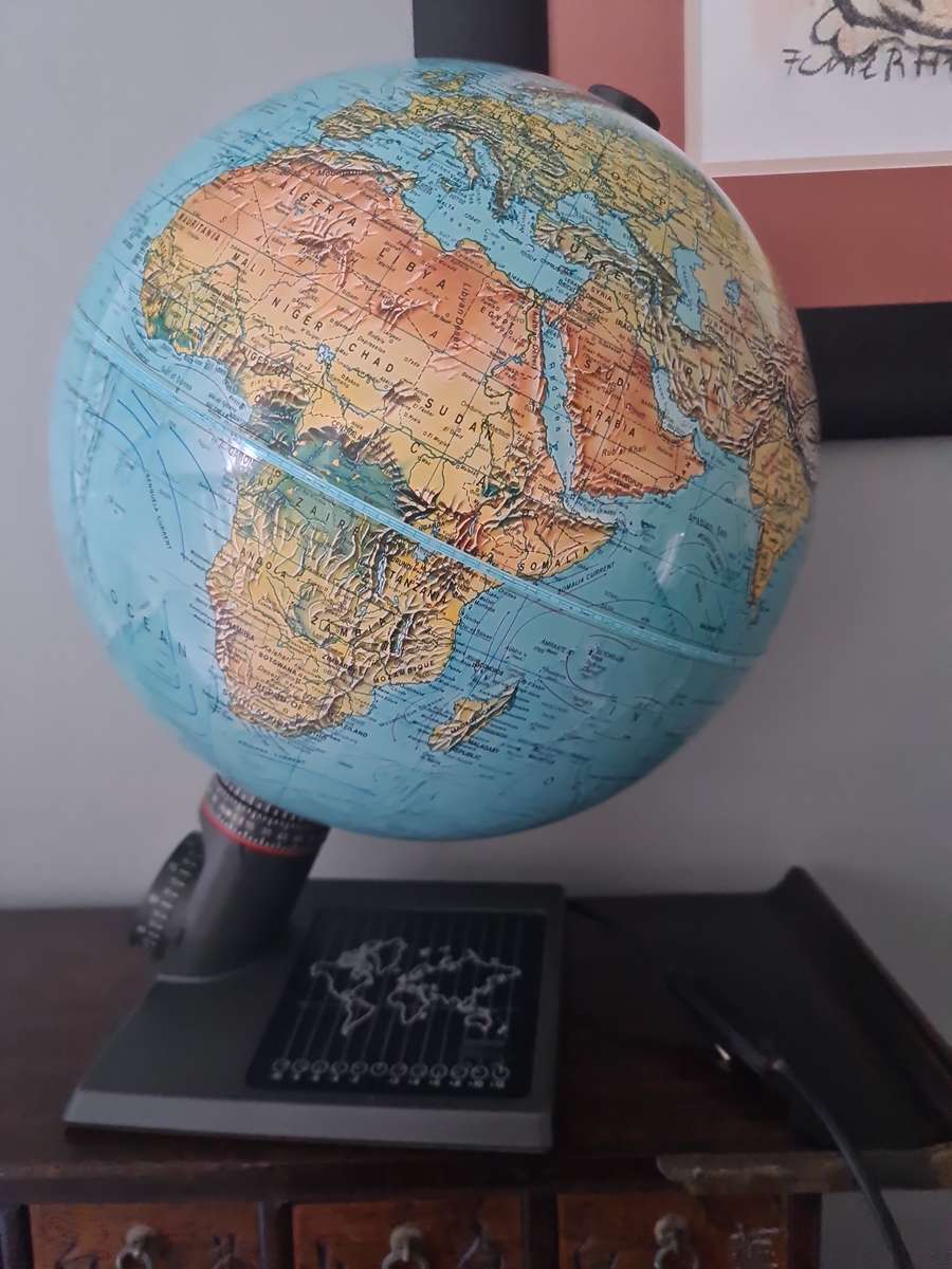 Vintage! Illuminated World Globe