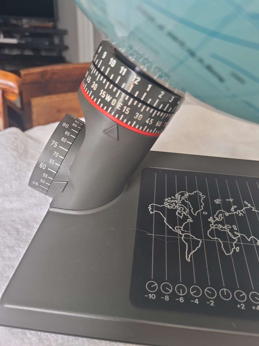 Vintage! Illuminated World Globe