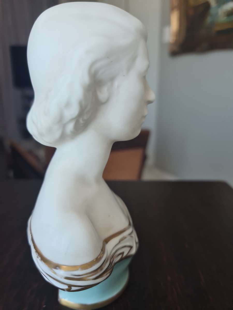 Foley Bone China Queen Elizabeth II Coronation Bust