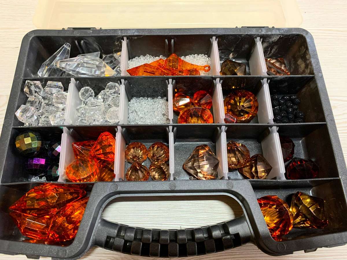 BEADS / Pendants (Plastic) in 3 plastic containers - See images - Unused