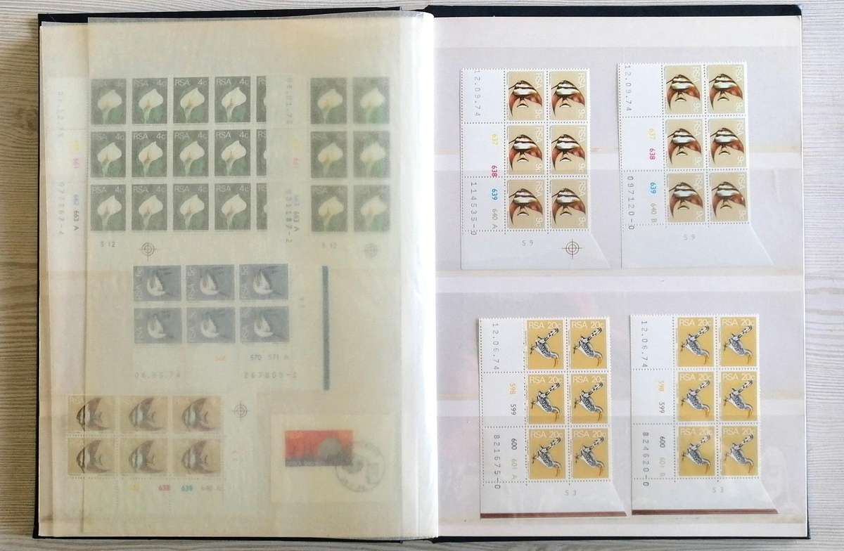 RSA definitives & earlier issues in 16pg/32 side stockbook