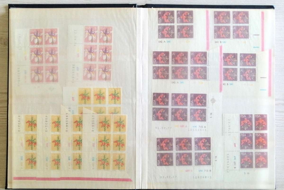 RSA definitives & earlier issues in 16pg/32 side stockbook