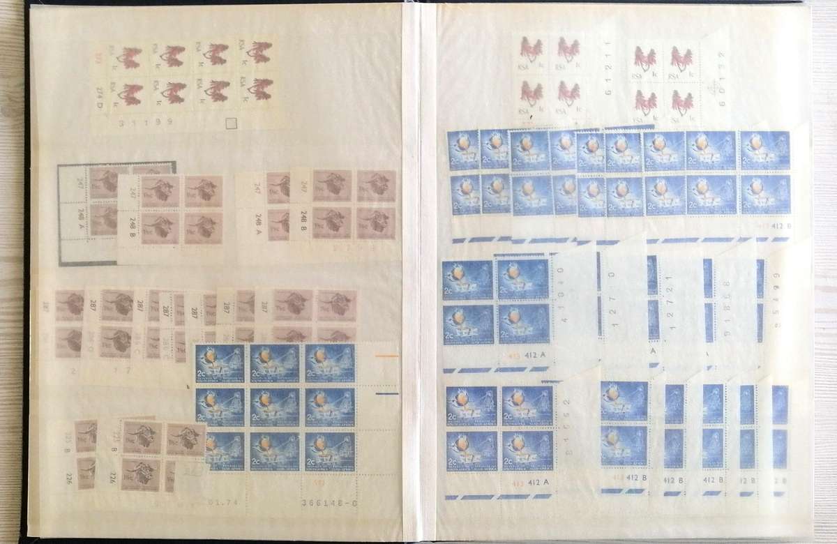 RSA definitives & earlier issues in 16pg/32 side stockbook