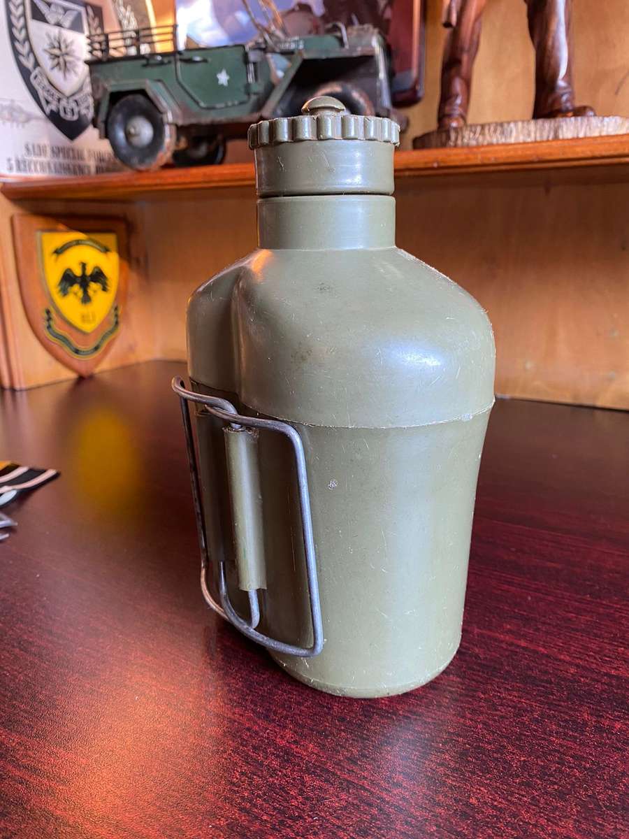RHODESIAN WATER BOTTLE IN GOOD CONDITION