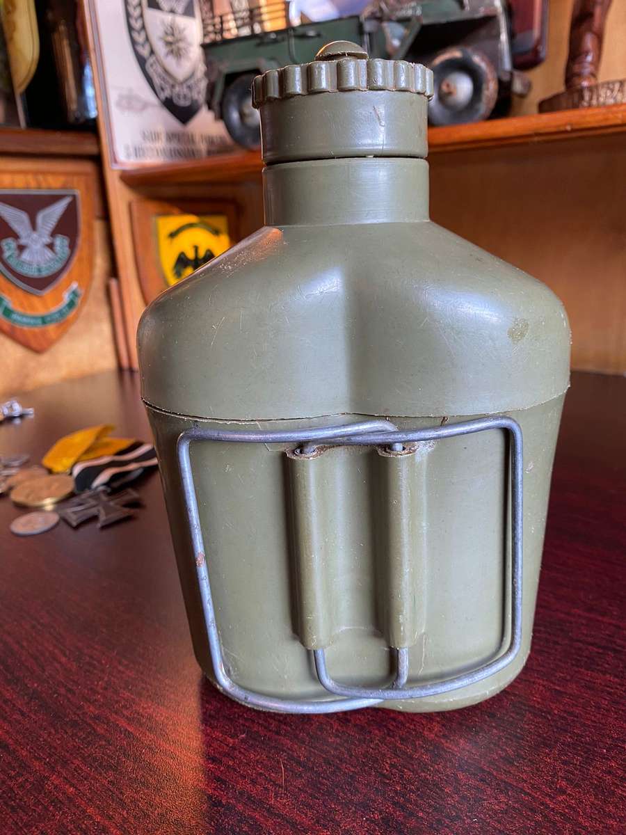 RHODESIAN WATER BOTTLE IN GOOD CONDITION