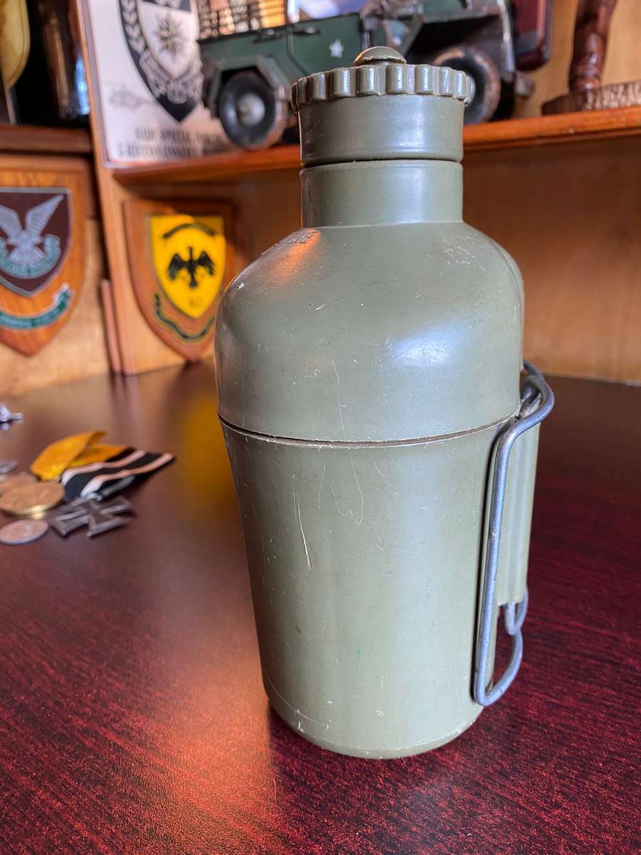 RHODESIAN WATER BOTTLE IN GOOD CONDITION