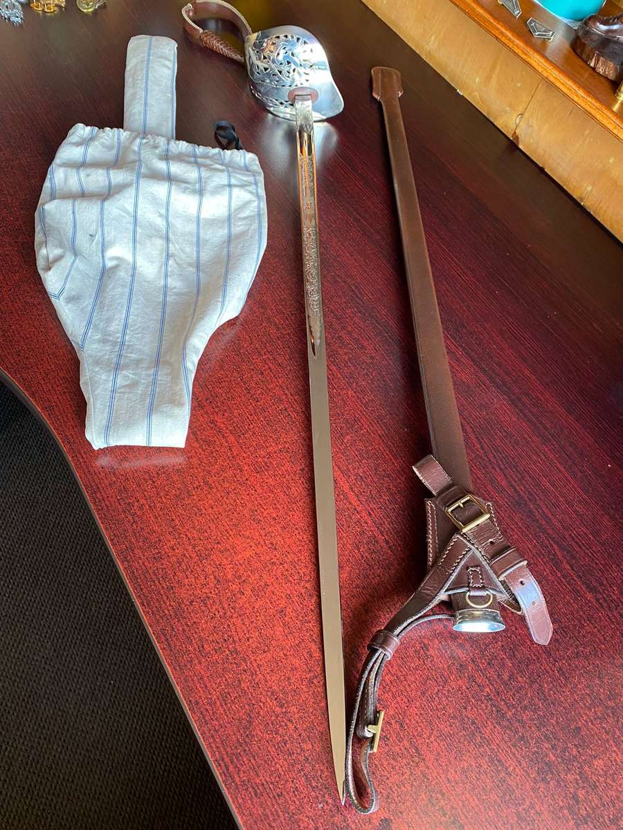 KENIA ARMED FORCES-BRITISH INFANTRY OFFICERS SWORD(1897 PATTERN)PIERCED GUARD BEARING THE ROYAL CIPH