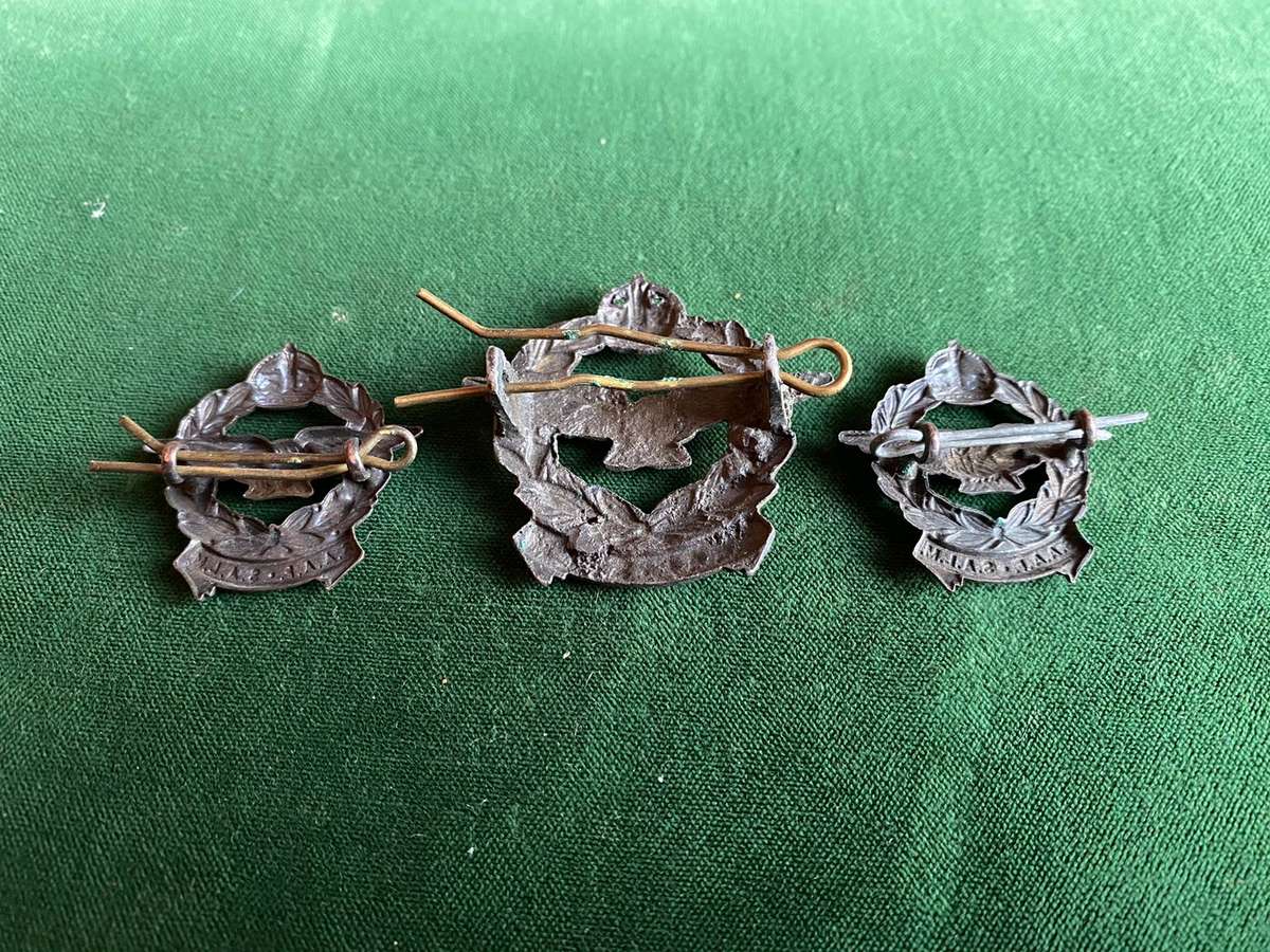 SAAF DARKENED BRASS CAP AND COLLARS-WORN WW2-LUGS INTACT