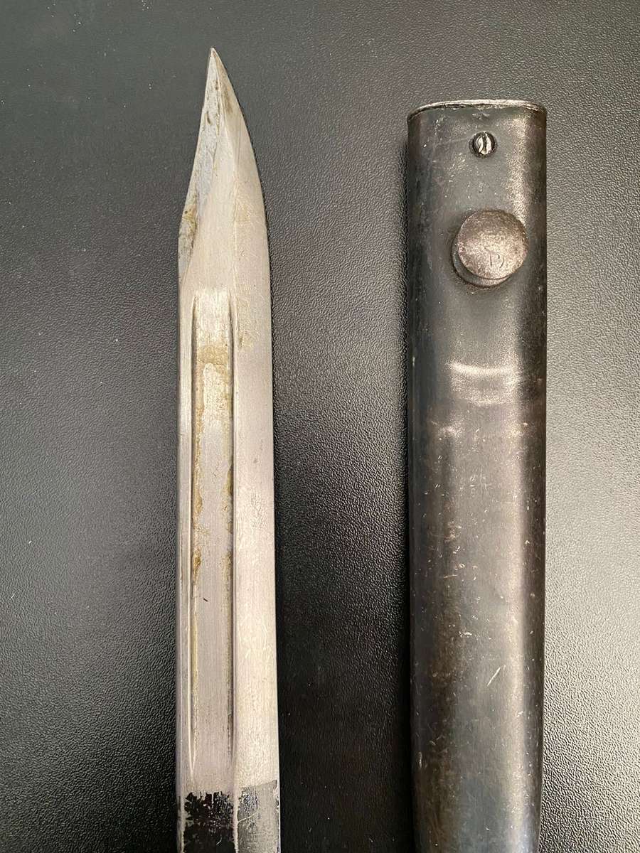 .303 NO 9 BAYONET WITH METAL SCABBARD -SINGER MAKERS MARK