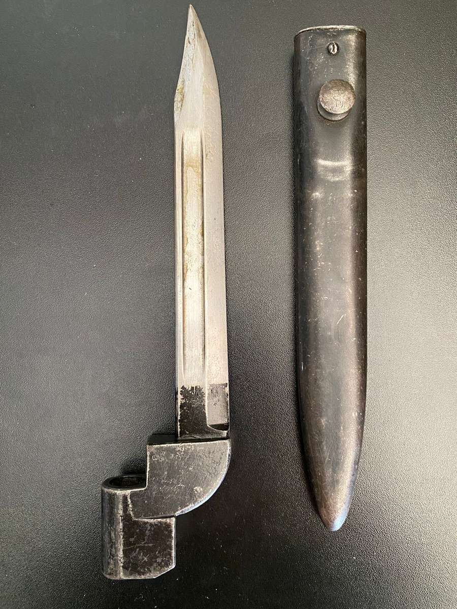 .303 NO 9 BAYONET WITH METAL SCABBARD -SINGER MAKERS MARK