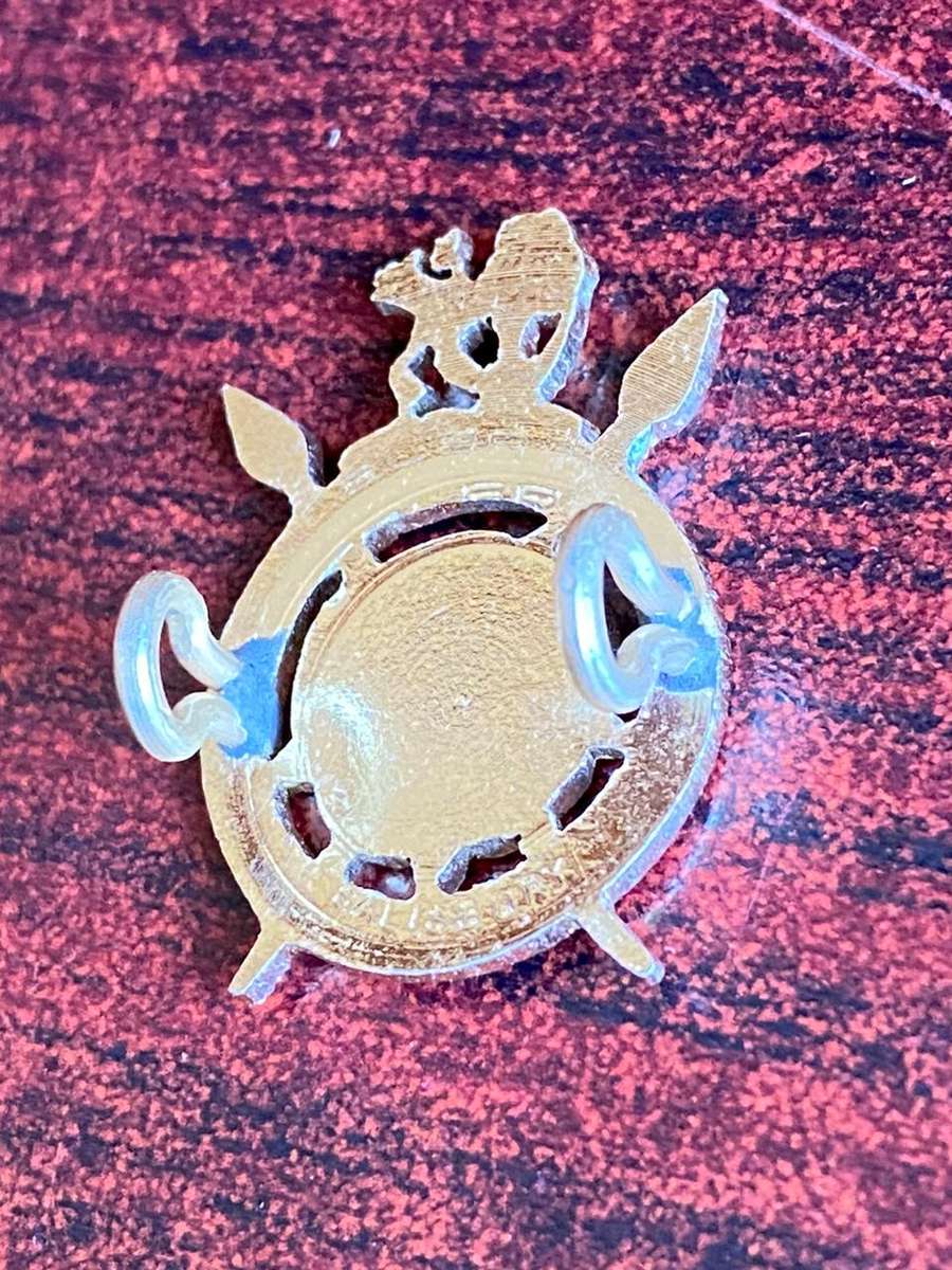 RHODESIAN INTELLEGENCE CORPS 2ND PATTERN GILT CAP BADGE-1977-1980- 2 LUGS